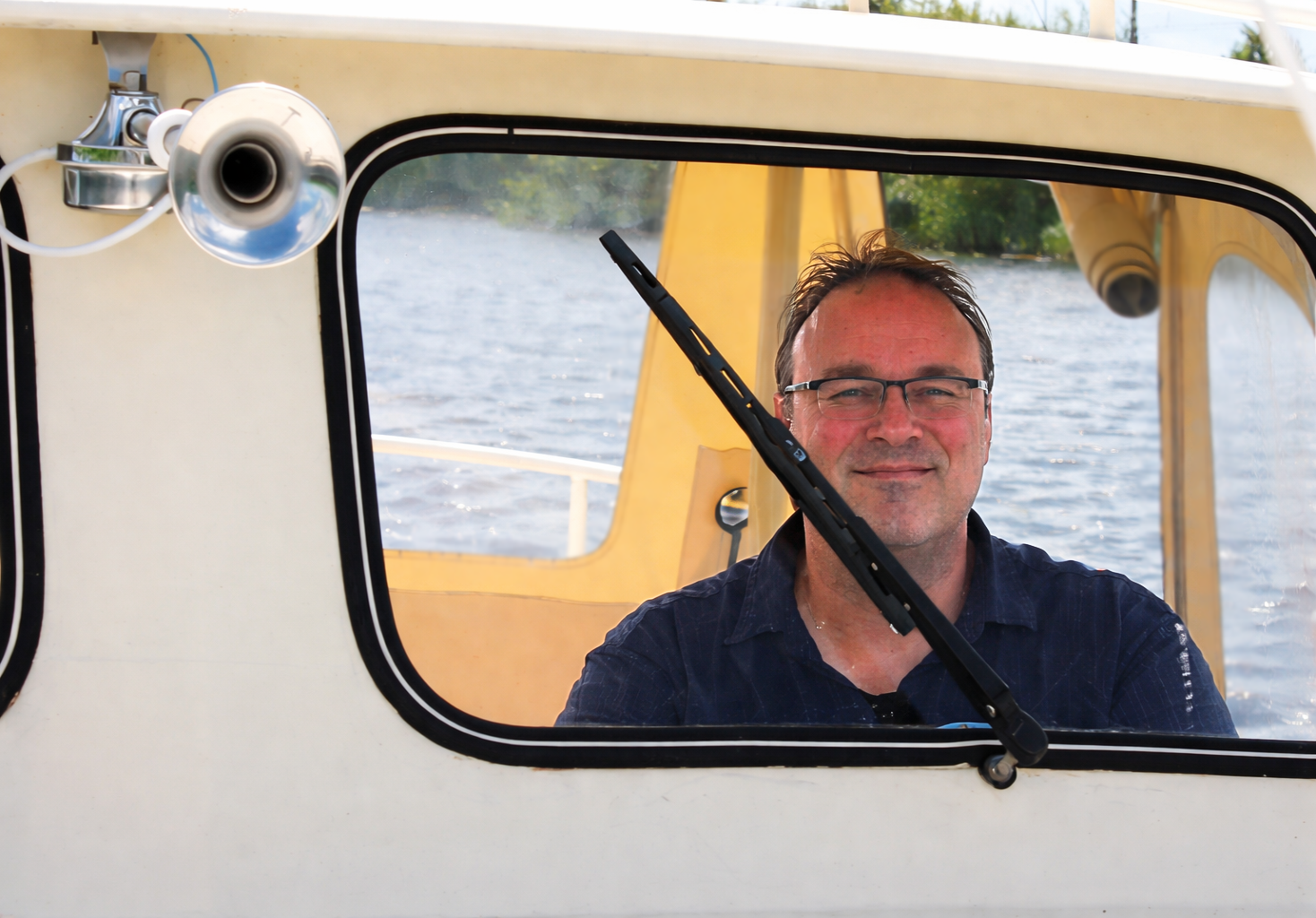 Photo of Steffen Lilie aka bitzone steering a ship